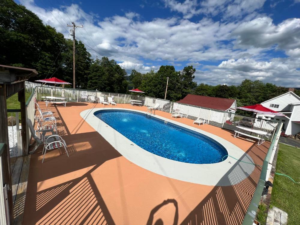 Four Winds Country Motel