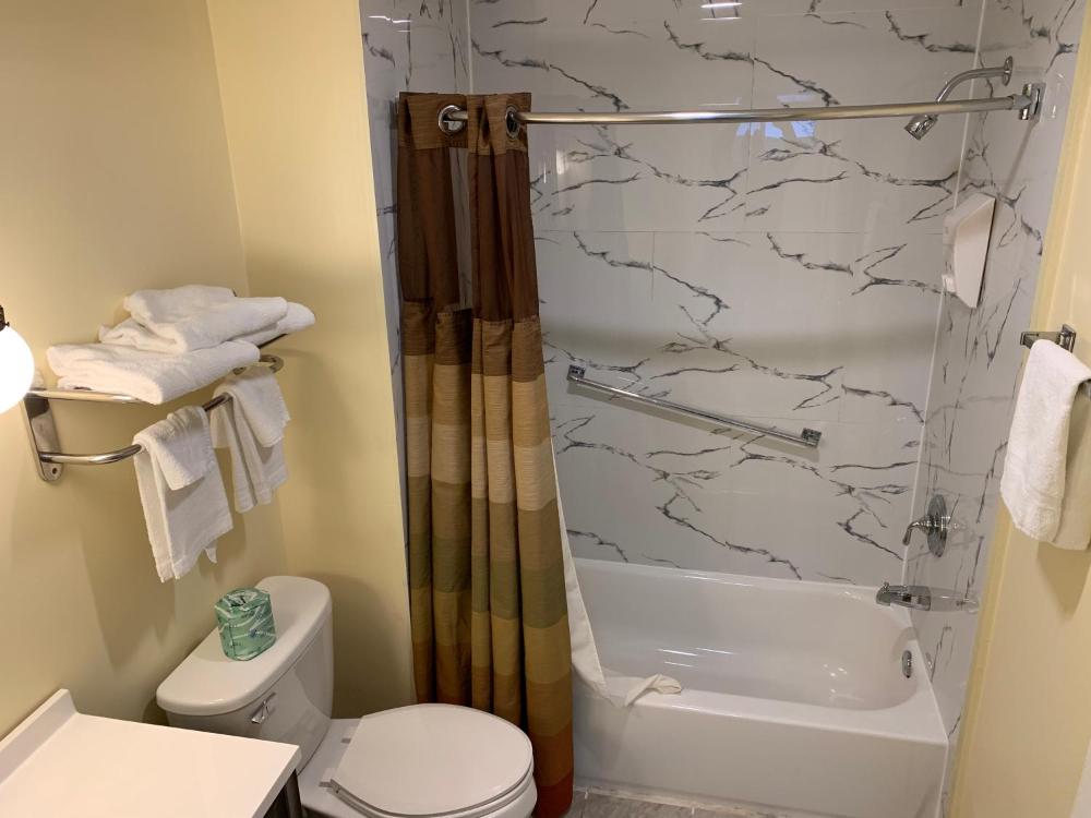 Deluxe Queen Room interior