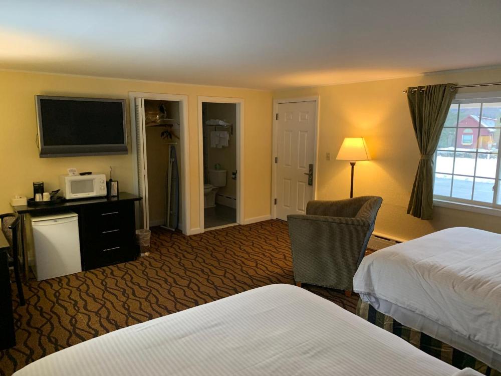 Queen Room interior